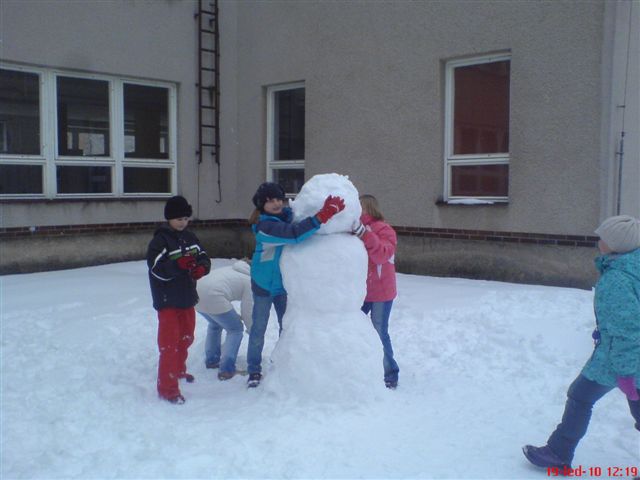 Stavěli jsme sněhuláky (21).JPG