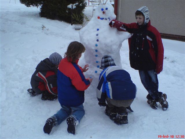 Stavěli jsme sněhuláky (28).JPG